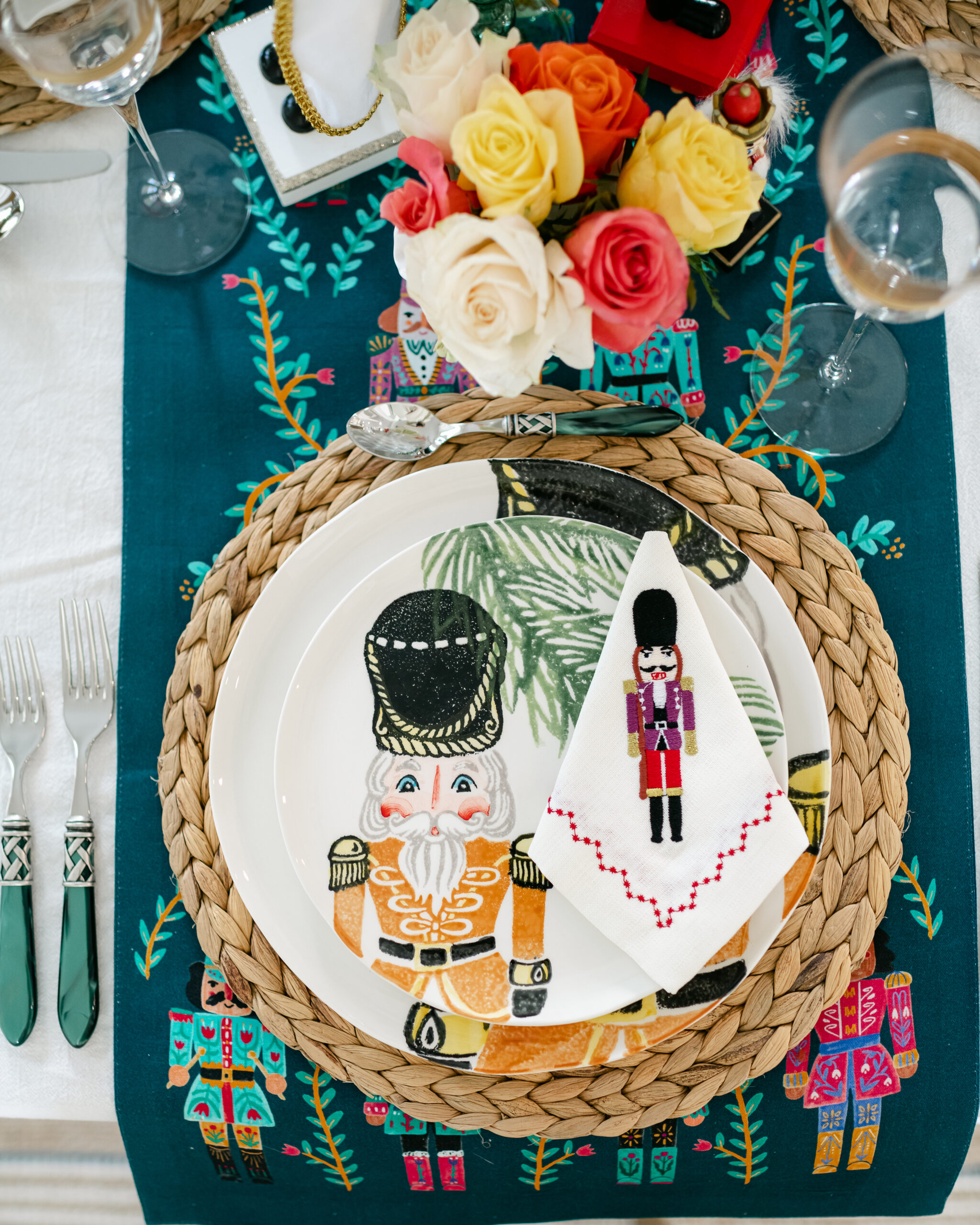 Place setting featuring Vietri's nutcracker collection.
