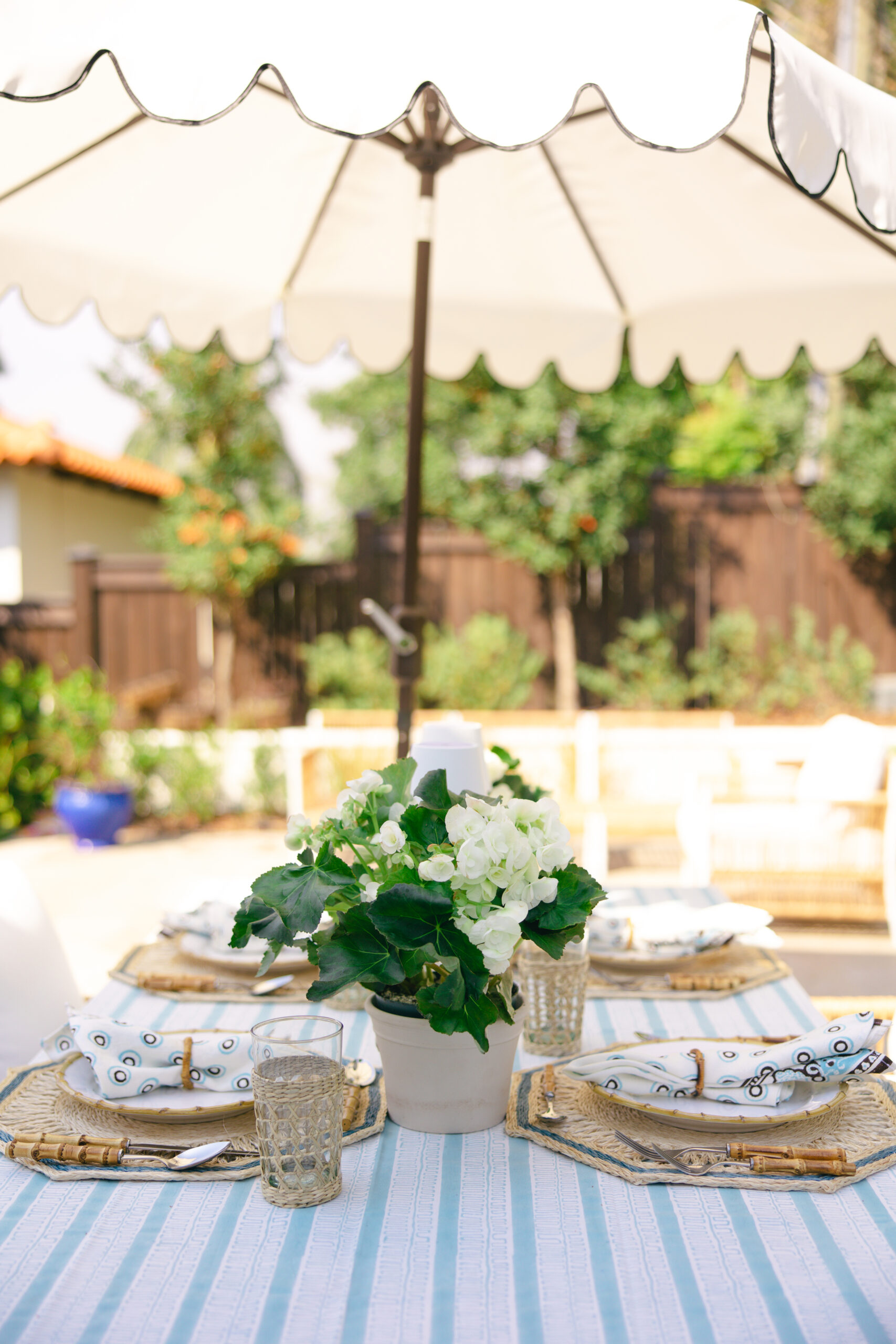 outdoor dining tablescape
